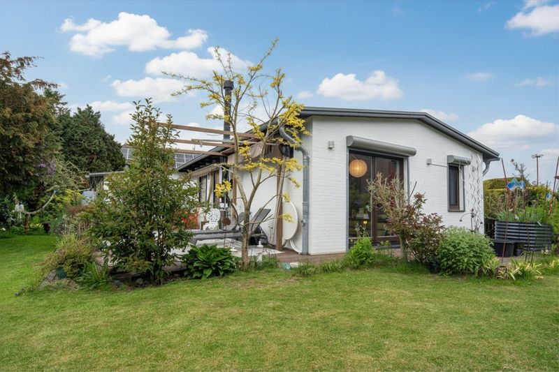 Ihr Rückzugsort an der Ostsee – stilvoll modernisiert mit Gartenidylle und viel Potenzial